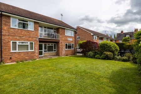 2 bedroom Flat for sale in Boundary Road, Newbury, RG14