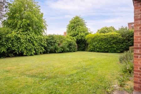 2 bedroom Flat for sale in Boundary Road, Newbury, RG14