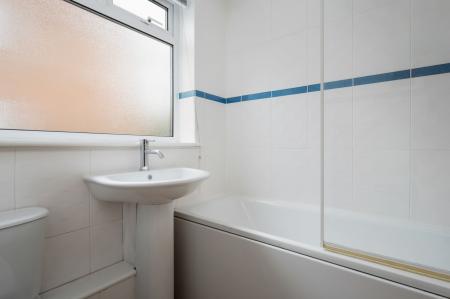2 bedroom Flat for sale in Boundary Road, Newbury, RG14