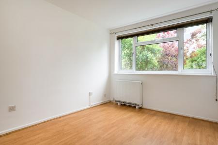 2 bedroom Flat for sale in Boundary Road, Newbury, RG14