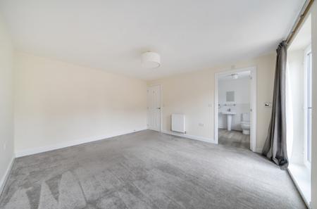 5 bedroom Detached house to let in Fetlock Drive, Racecourse, Newbury, RG14
