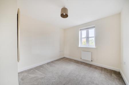 5 bedroom Detached house to let in Fetlock Drive, Racecourse, Newbury, RG14