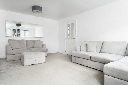 5 bedroom Detached house to let in Fetlock Drive, Racecourse, Newbury, RG14
