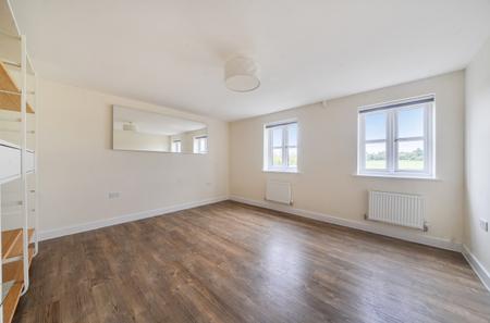 5 bedroom Detached house to let in Fetlock Drive, Racecourse, Newbury, RG14