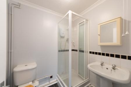 1 bedroom Studio flat to let in Andover Road, Newbury, RG14