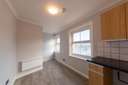 1 bedroom Studio flat to let in Andover Road, Newbury, RG14