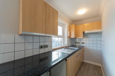 1 bedroom Studio flat to let in Andover Road, Newbury, RG14