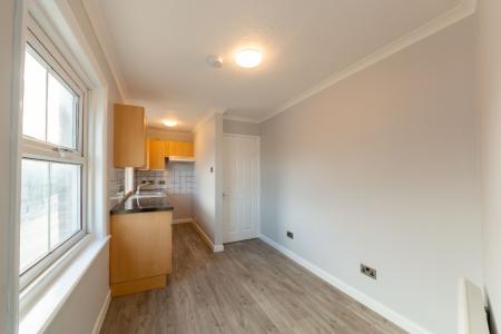 1 bedroom Studio flat to let in Andover Road, Newbury, RG14