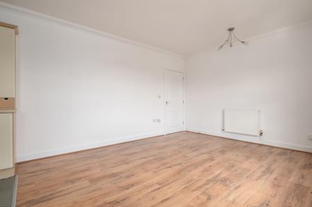 2 bedroom Flat to let in Thornycroft Close, Newbury, RG14