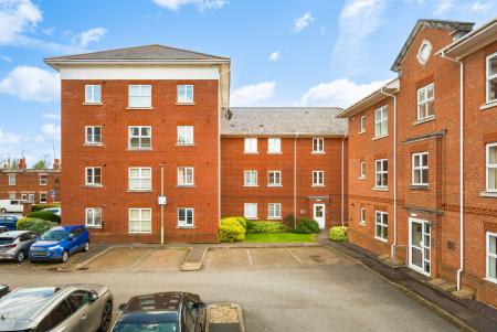 2 bedroom Flat to let in Thornycroft Close, Newbury, RG14