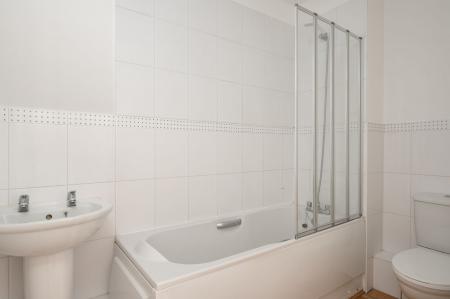 2 bedroom Flat to let in Thornycroft Close, Newbury, RG14