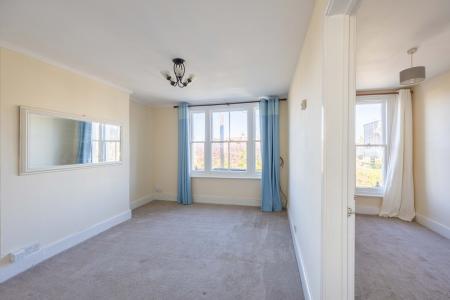 1 bedroom Flat to let in Enborne Road, Newbury, RG14