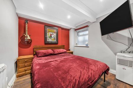 1 bedroom Flat to let in Belvedere Drive, Newbury, RG14