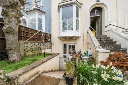 1 bedroom Flat to let in Belvedere Drive, Newbury, RG14