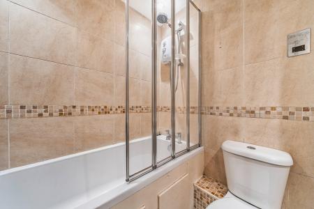 1 bedroom Flat to let in Belvedere Drive, Newbury, RG14
