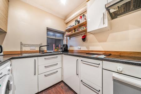 1 bedroom Flat to let in Belvedere Drive, Newbury, RG14