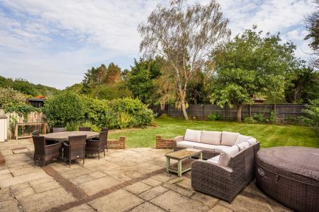 6 bedroom Detached house for sale in Briff Lane, Upper Bucklebury, RG7