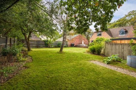 6 bedroom Detached house for sale in Briff Lane, Upper Bucklebury, RG7