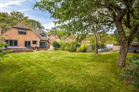 6 bedroom Detached house for sale in Briff Lane, Upper Bucklebury, RG7