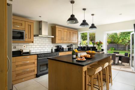 6 bedroom Detached house for sale in Briff Lane, Upper Bucklebury, RG7
