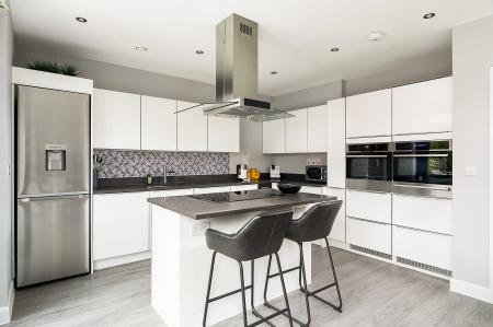 4 bedroom Detached house to let in Teeton Mill Place, Newbury, RG14