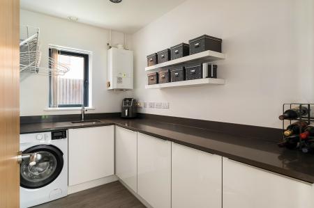 4 bedroom Detached house to let in Teeton Mill Place, Newbury, RG14