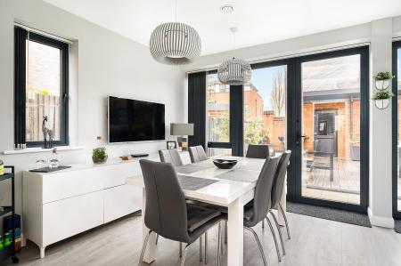 4 bedroom Detached house to let in Teeton Mill Place, Newbury, RG14