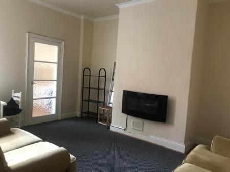 2 bedroom Flat to let in Kelvin Grove, Sandyford, Newcastle Upon Tyne, NE2