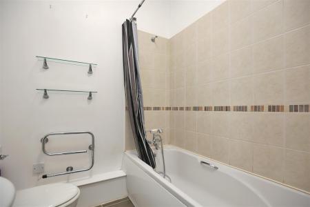 2 bedroom Flat to let in Hudson Street, Gateshead, NE8