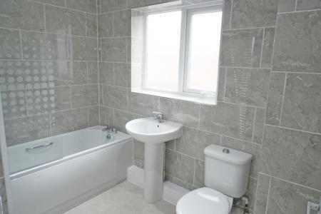3 bedroom Flat to let in Kelvin Grove, Sandyford, Newcastle Upon Tyne, NE2