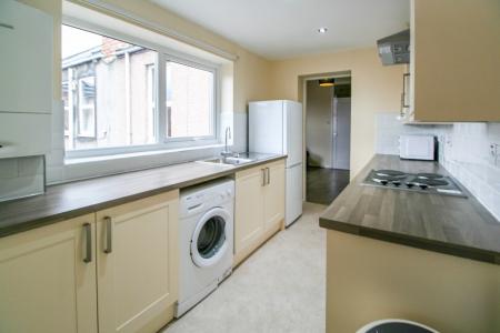 3 bedroom Flat to let in Kelvin Grove, Sandyford, Newcastle Upon Tyne, NE2