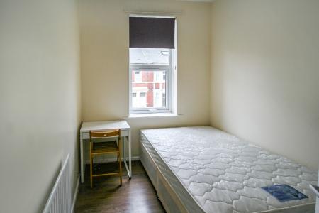 3 bedroom Flat to let in Kelvin Grove, Sandyford, Newcastle Upon Tyne, NE2