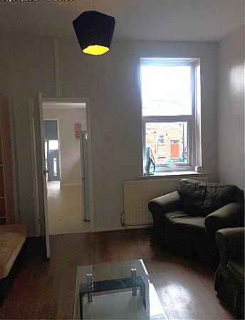 3 bedroom Flat to let in Kelvin Grove, Sandyford, Newcastle Upon Tyne, NE2