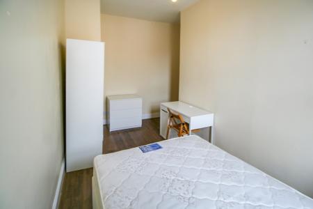 3 bedroom Flat to let in Kelvin Grove, Sandyford, Newcastle Upon Tyne, NE2