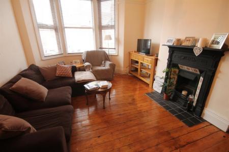4 bedroom Flat to let in (COPY of) Sandringham Road, Gosforth, NE3