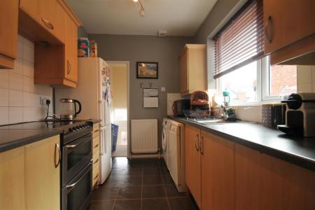 4 bedroom Flat to let in (COPY of) Sandringham Road, Gosforth, NE3