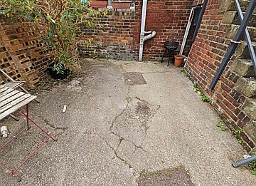 4 bedroom Flat to let in (COPY of) Sandringham Road, Gosforth, NE3