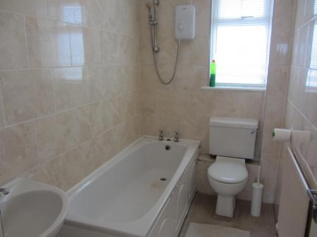 2 bedroom Semi-detached house to let in Chelford Close, Hadrian Park, Wallsend, NE28