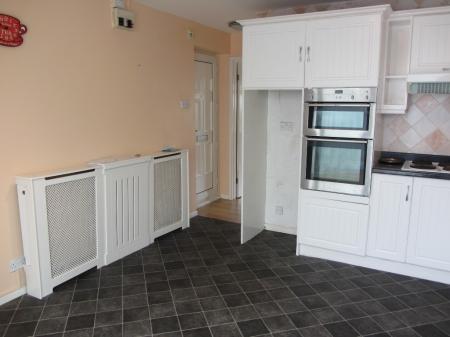 2 bedroom Semi-detached house to let in Chelford Close, Hadrian Park, Wallsend, NE28