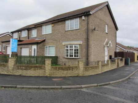 2 bedroom Semi-detached house to let in Chelford Close, Hadrian Park, Wallsend, NE28
