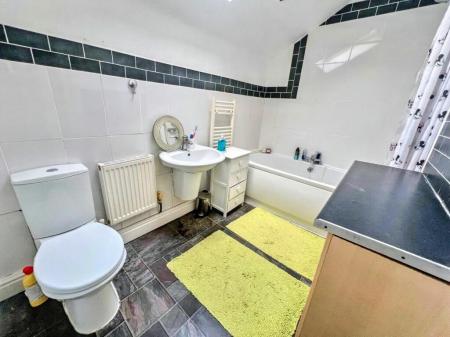 3 bedroom Terraced House to let in North Road, Wallsend, NE28