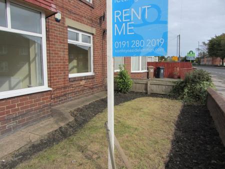 2 bedroom Flat to let in High Street East, Wallsend, NE28