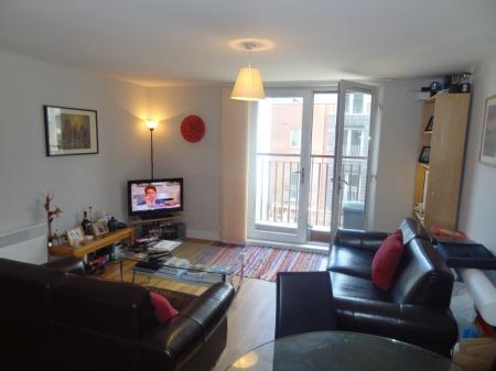 2 bedroom Flat to let in Colombo Square, Worsdell Drive, Gateshead, NE8