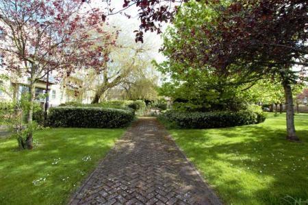 2 bedroom Flat to let in Grove Park, Gosforth, NE3