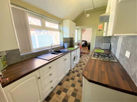 4 bedroom Terraced House to let in Abbey Street, Silverdale, ST5