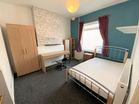 4 bedroom Terraced House to let in Abbey Street, Silverdale, ST5