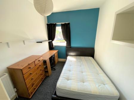 4 bedroom Terraced House to let in Abbey Street, Silverdale, ST5