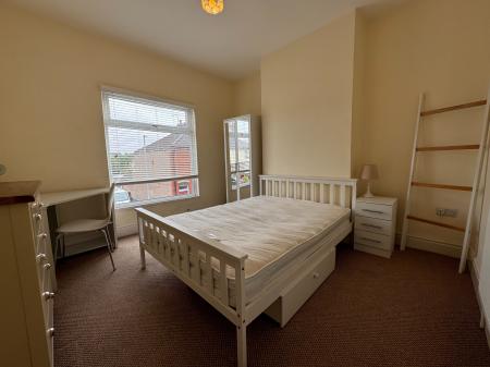 4 bedroom Terraced House to let in Abbey Street, Newcastle-under-Lyme, ST5