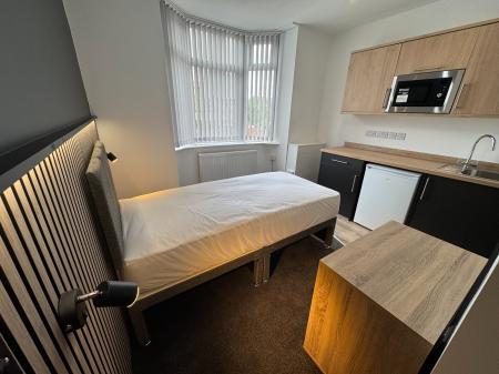 1 bedroom Flat to let in Bath Street, Stoke-on-Trent, ST4