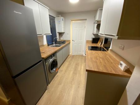 4 bedroom Terraced House to let in Broad Street, Newcastle-under-Lyme, ST5